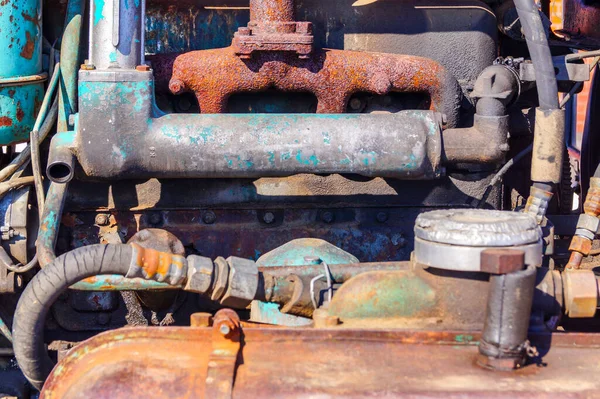 Old Rusty Tractor Diesel Engine Needs Repair Cleaning Agreecultural Machines — Stock Photo, Image