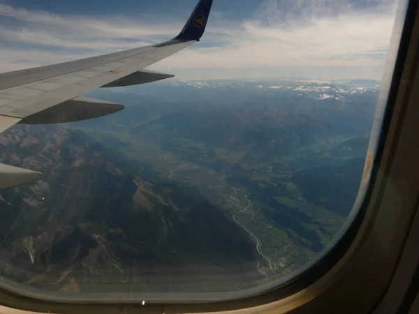 Άποψη Του Παραθύρου Του Αεροπλάνου Από Αεροπλάνο — Φωτογραφία Αρχείου