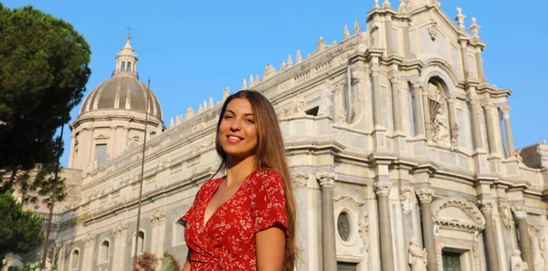 Mooie Vrouw Bezoek Barokke Kathedraal Van Catania Sicilië Zomervakantie Italië — Stockfoto