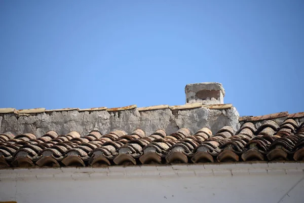 Alte Ziegelmauer Mit Dach — Stockfoto
