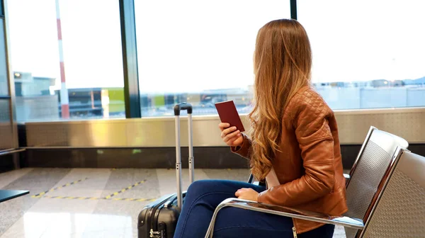 Beautiful Young Woman Looking Out Window While Waiting Boarding Aircraft — Stock Photo, Image