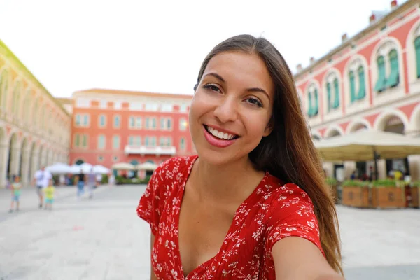 Mooie Jonge Vrouw Maakt Zelfportret Republieksplein Split Kroatië Europa — Stockfoto