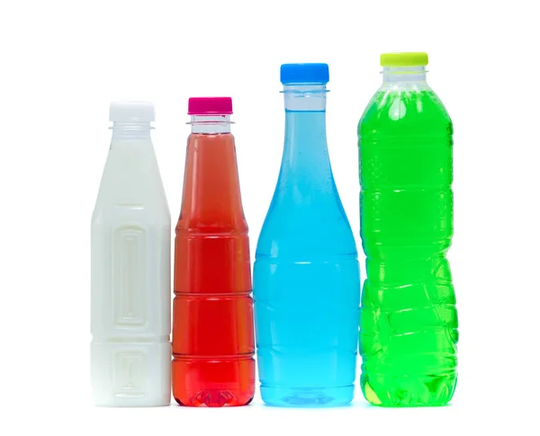 プラスチックボトルとキャップのソフトドリンクと豆乳は 白を基調としたモダンなパッケージデザインで ラベルは空白のままです オレンジ 緑の飲料ボトル 健康飲料と炭酸飲料 — ストック写真