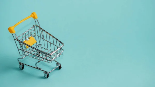 Кошик Синьому Фоні Магазин Візок Супермаркеті Продаж Знижка Концепція Шопоголізму — стокове фото