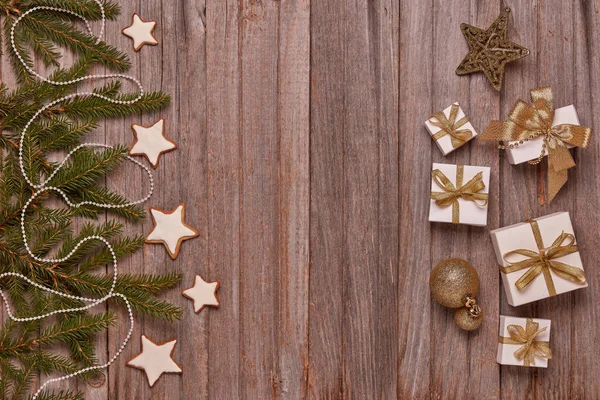 Vintage Hintergrund Aus Holz Mit Tannenzweigen Geschenkboxen Und Weihnachtsschmuck Draufsicht — Stockfoto