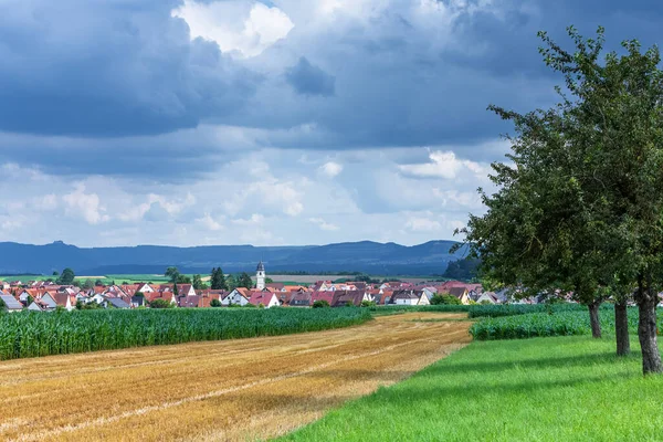 Wolfschlugen Pueblo Alemania Finales Del Verano Con Vistas Alb Suabian — Foto de Stock