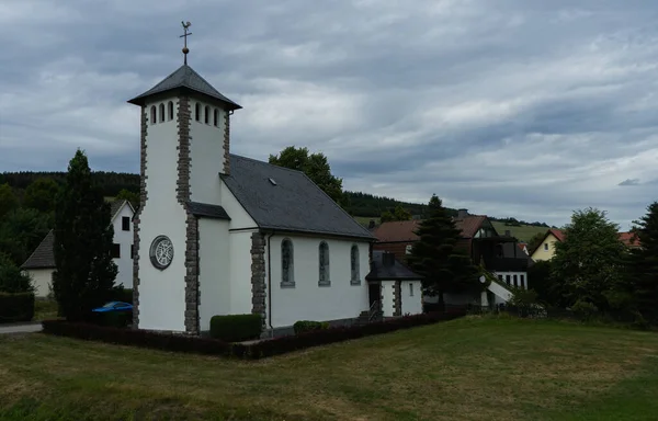 Kyrkan Saint Maria Den Tyska Byn Helminghausen Sommaren — Stockfoto