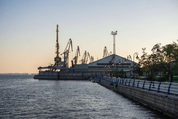 Kherson Ukrajina 2019 Pohled Přístav Khersonu Nábřeží Jarním Večeru — Stock fotografie