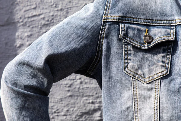 Dżinsy Niebieską Kurtką Jeansową Białym Tle — Zdjęcie stockowe