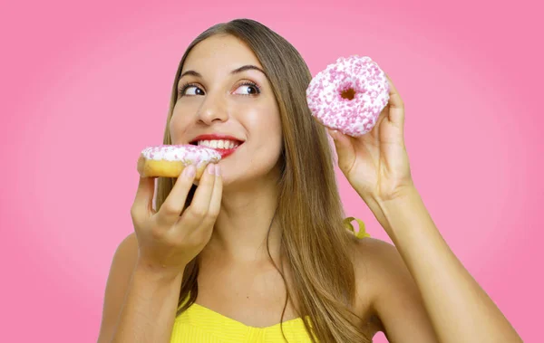 Nahaufnahme Porträt Eines Zufriedenen Hübschen Mädchens Donuts Essen Isoliert Über — Stockfoto