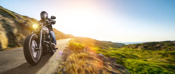 Moto Carretera Costa Divertirse Conduciendo Carretera Vacía Viaje Motocicleta Copyspace —  Fotos de Stock