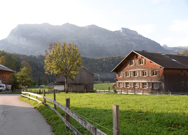 Beau Paysage Avec Village Montagne — Photo