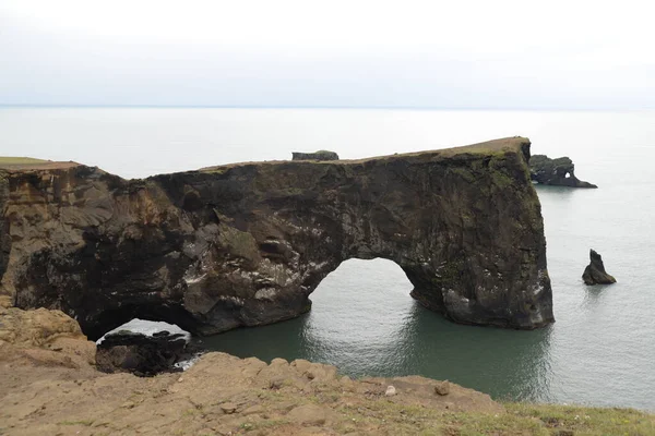 Felsentor Dyrholaey Island — Stockfoto