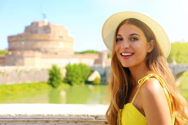 Aantrekkelijk Toeristisch Meisje Rome Italië Mooie Mode Jonge Vrouw Met — Stockfoto