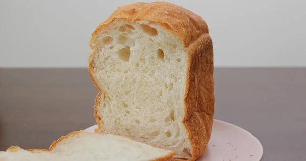 Frisches Brot Auf Weißem Hintergrund — Stockfoto