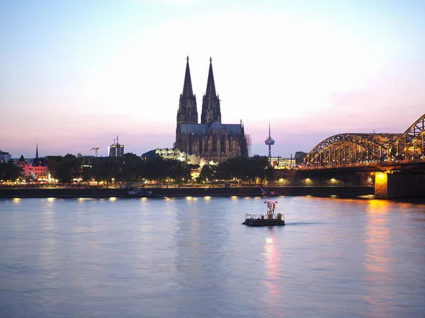 Utsikt Över Staden Koeln Tyskland Från Floden Natten — Stockfoto