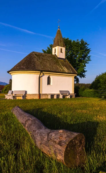 Yeni Zelanda Eyaletinin Köyündeki Kutsal Üçlü Kilisesi — Stok fotoğraf