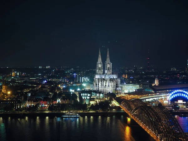 Nachtaufnahme Des Kölner Doms Sankt Petrus Gotische Kirche Und Hohenzollernbrücke — Stockfoto
