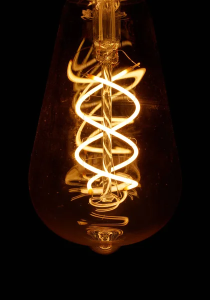 作为灯丝构造的发光二极管发出明亮的光 — 图库照片