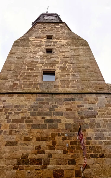 Βασιλική Του Αγίου Σωτήρα Πύργος Ρολογιού Στο Dinan Βρετάνη Γαλλία — Φωτογραφία Αρχείου