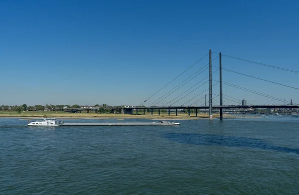 Carguero Río Rin Verano Cielo Azul — Foto de Stock