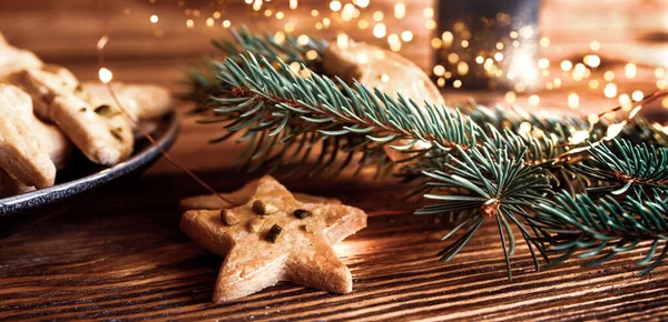 Смачне Домашнє Різдвяне Печиво Святковим Золотим Вогнем Сільському Дереві — стокове фото