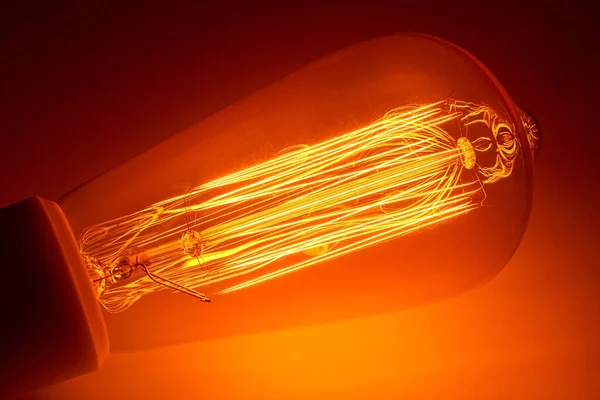 Vieille Ampoule Électrique Avec Spirale Lumineuse Orange — Photo
