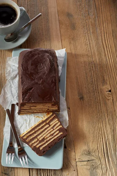 Vue Dessus Gâteau Chocolat Tranché Avec Des Couches Biscuits Intérieur — Photo