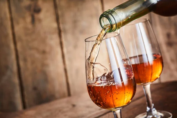 Dolce Sherry Fortificato Dorato Dell Andalusia Spagna Servito Eleganti Bicchieri — Foto Stock