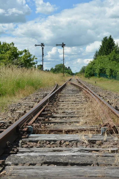 Χαμένος Και Μοναχικός Σιδηρόδρομος Διασταύρωση Και Σήματα — Φωτογραφία Αρχείου