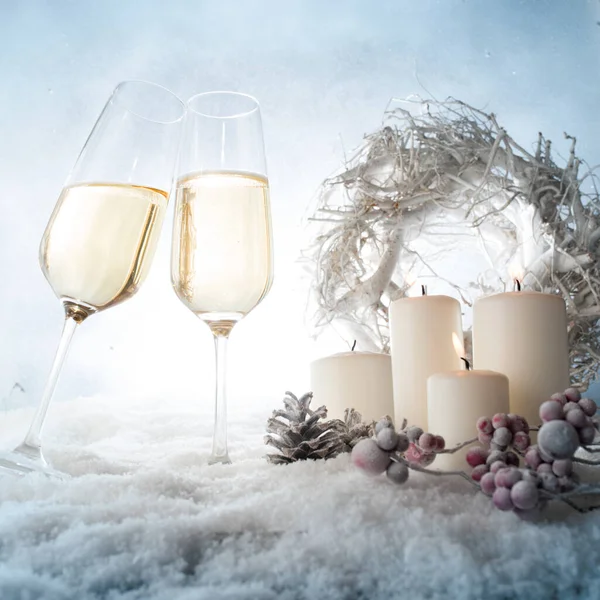 Свічки Шампанське Прикрашені Холодною Сніжною Зимою Щасливого Новорічного Фону — стокове фото