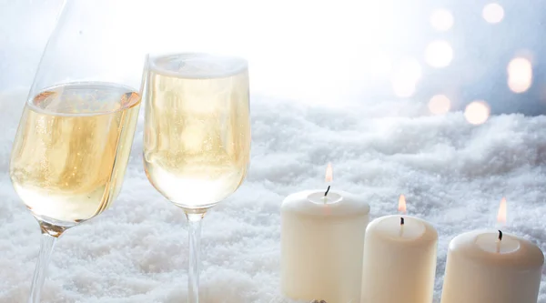 Bougies Champagne Avec Bokeh Festif Hiver Enneigé Froid Pour Fond — Photo