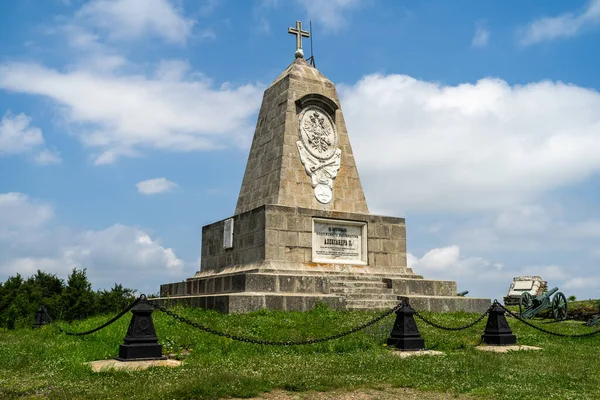 Monument Russian Emperor Alexander Shipka Peak Bulgaria Text Cyrillic Honor — Stock Photo, Image