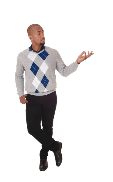 Una Imagen Cuerpo Completo Hombre Afroamericano Pie Suéter Pantalones Negros — Foto de Stock
