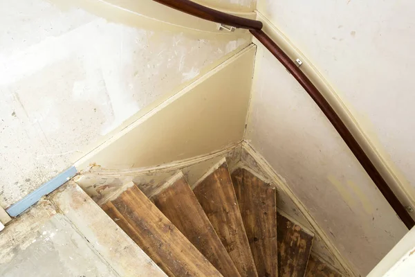 Viejo Sucio Dañado Escaleras Madera Abandonadas Necesita Renovación Primer Plano — Foto de Stock