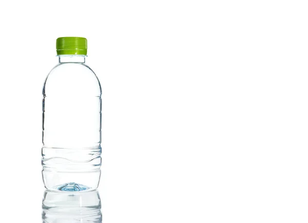 Leere Glasflasche Mit Wasser Isoliert Auf Weißem Hintergrund — Stockfoto