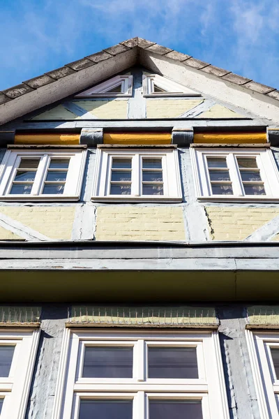 Fachwerkgiebel Mit Holzfenstern Eines Alten Fachwerkhauses Aus Der Celler Altstadt — Stockfoto