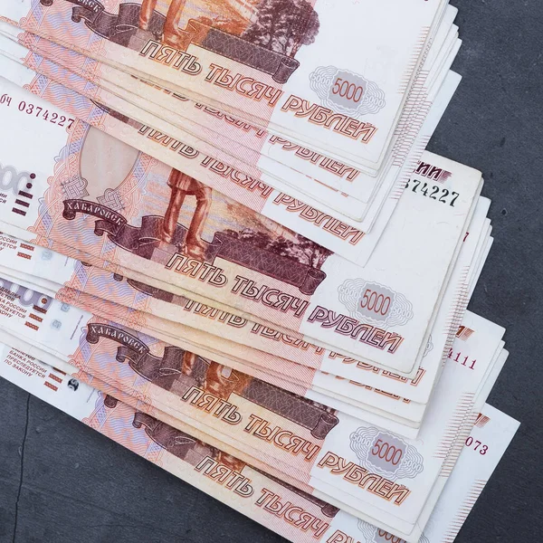 시멘트 000 루블짜리 러시아의 돈뭉치 — 스톡 사진