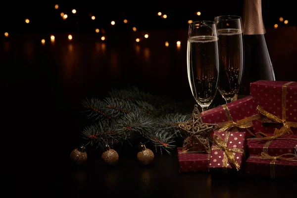 Natura Morta Con Bottiglia Champagne Due Flauti Champagne Scatole Regalo — Foto Stock