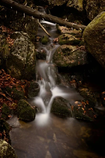 Herfst Lange Blootstelling Van Kreek Zwarte Big Stolpich Watervallen Jizera — Stockfoto