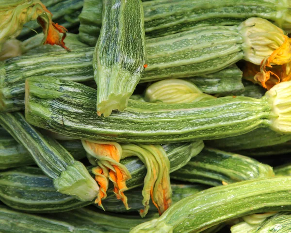 Zucchini Zucchinis Stacked Box Market — Stock Photo, Image