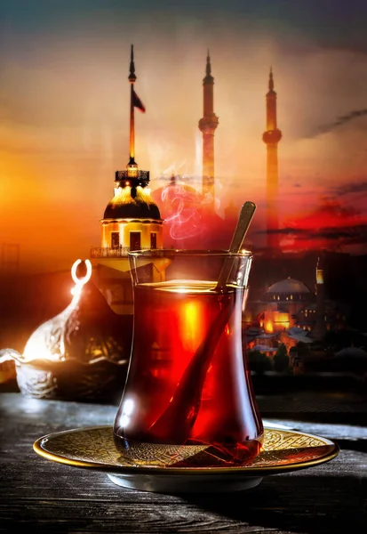 Τούρκικο Τσάι Ημερομηνίες Και Καφέ Στο Τραπέζι — Φωτογραφία Αρχείου