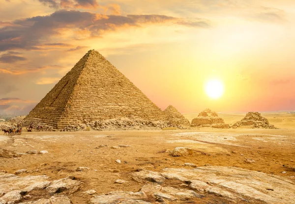 Пирамиды Гизы Пустыне — стоковое фото
