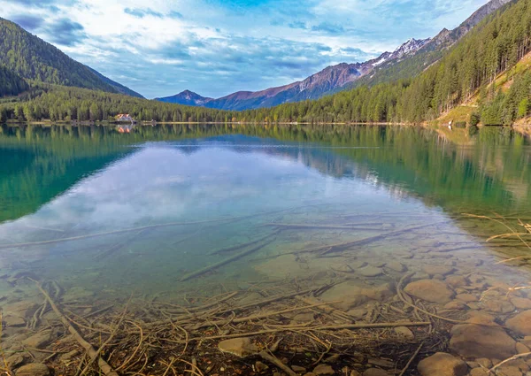 Poranne Światło Nad Jeziorem Anterselva Jezioro Antholz Południowy Tyrol Jesienią — Zdjęcie stockowe