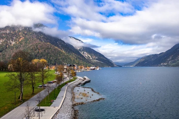 Achensee Deki Pertisau Turistik Bir Köyde Geziniyor — Stok fotoğraf