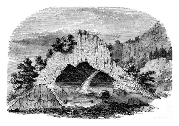 山のプロフィール鈍い断続的な噴水フォンサンチェ庭 ヴィンテージ刻まれたイラストです Magasin Pittoresque 1847 — ストック写真