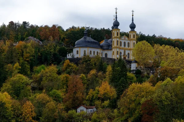 Outono Paisagem Com Igreja Árvores — Fotografia de Stock