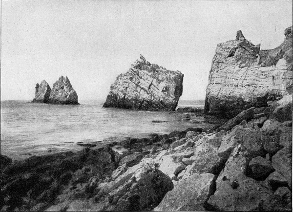 怀特岛上的针 波浪的破坏性作用的例子 老式雕刻的插图 1910年来自宇宙与人类 — 图库照片