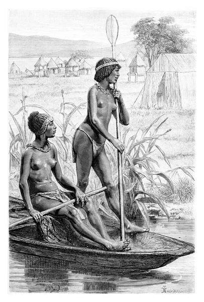 Opoudo和Capeo坐在一艘独木舟上 在安哥拉 南部非洲 由Maillart根据英文版的复古插图作画 Tour Monde Travel Journal 1881 — 图库照片
