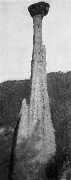 博赞附近的里滕金字塔 古老的雕刻图解 1910年来自宇宙与人类 — 图库照片